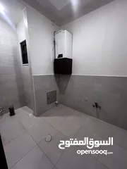  8 للبيع في خلدا شقة ارضيه 200 م مع ترس امامي وترس خلفي لم تسكن بسعر مناسب