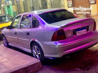  7 Opel Victra 2000 للبيع