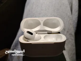  1 Apple air pods pro