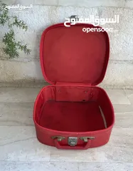 6 شنط سفر وحقائب قديمة ونادرة.