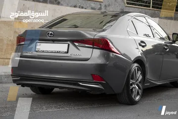 7 Lexus IS300H 2018 - للبيع