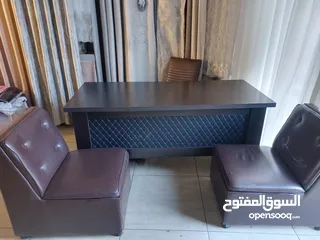  1 مكتب خشب لمنيت وجه لاتيه بحاله الوكالة
