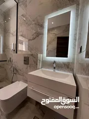  7 فرصة مميزة  أرضي مع حديقة وكراج – مساحات داخلية وخارجية واسعة.