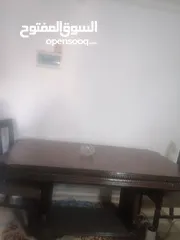  1 طاولة سفره كبيره بدون كراسي لون بني محروق