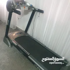  2 جهاز تريدمل بحاله ممتازه مواصفات عاليه حجم كبير الجهاز بتحمل اكتر من 120 كيلو وله ميزات رفع مش ع طلع