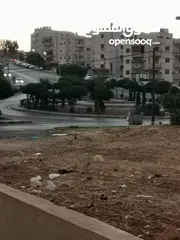  11 شقه للبيع مساحة 330م 150م داخلي و180 خارجي.