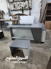  29 مكتب مدير مع جانبية وادراج مع طاولة وسط هدية  متوفر بعدة الوان حسب الطلب