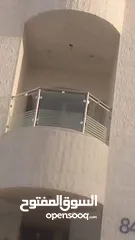  13 أعمال زجاج وسكوريت ومرايا وأثاث خارجي مميز