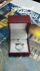  1 خاتم موزونايت عليه حجر الماس