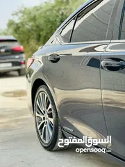  12 لكزس ES300 2019 ألترا فل كامل أعلى صنف لون كحلي غامق مميز للبيع