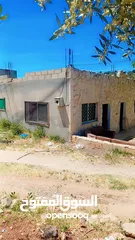  3 منزل مكون من طابقين ومنزل ف..... الخلف مع قطعه ارض بمقدار 3 دنمات...................................