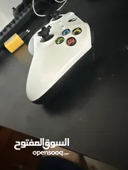  5 Xbox one s  مستعمل مع يد تحكم لا يوجد التوصيل الا لاماكن قريبة +مستعملة +اسلاكها