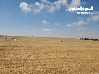  2 ارض لقطة  استثمارية مطلة حوارة جلول  3 شوارع بالقرب من شارع المطار و مشروع المناصير من المالك مباشرة