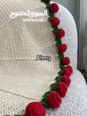  5 باقة ورد كروشيه يدوية - ترند أنيق لتزيين الطاولات والهدايا، تصميم فني بلمسة أنثوية راقية.
