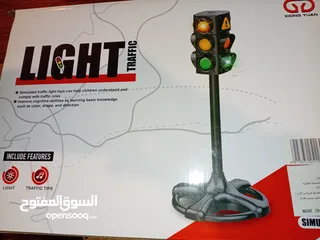  8 عامود اشارة مرور  و تنظيم المرور و اشارات سير المشاه المروريه  لضاءه و صوت  و انتقال للون كما هي بال