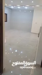  4 شقه جاهزة للبيع بناء جديد لم تسكن من قبل.