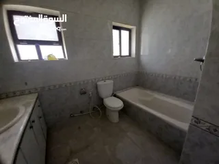  3 فيلا فارغة للإيجار اعلان رقم (V32)