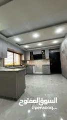  30 شقق جديدة للبيع مطبخ راكب شارع البتراء مساحة175م