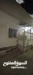  4 بيت للبيع. 3 شقه