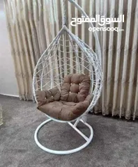  19 طقم راتان 5 مقاعد.     مع طاولة وسط  تتوفر جميع الالوان ويتوفر طقم سباعي ومراجيح