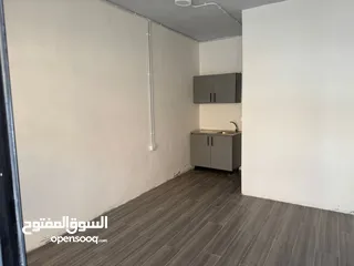  6 مخزن حديث غير مرخص في صويلح قريب الخدمات