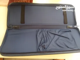 9 محافظ جلد طبيعى  - شنط مختلفة الاحجام