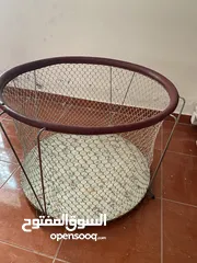  6 حاضنة أطفال دائرية كبيرة قابلة للطي مستعملة بحالة جيدة قاعدة مبطنة سهلة التخزين و مناسبة للعب و نوم