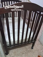  2 للبيع  سرير  اطفال مع مترس مستعمل قليل  baby bed with mattrres like new up to5 years you can baby us