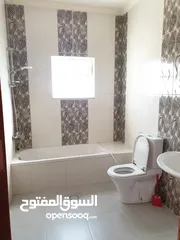  4 فيلا لم تسكن تشطيب فخم واجهة 35 متر حجر عالشارع في منطقة الجريبا - ياجوز