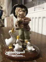  2 مجسم وشخصيات