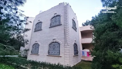  5 فيلا مميزه للبيع