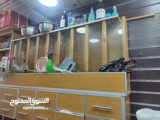  1 طاولة قهوه ومكسرات