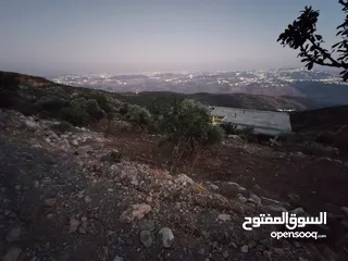  18 ارض للبيع 4300م على القوشان وعلى الواقع 12دونم متواجد بيت مساحة 380 متر طابقين +خزان يتسع50 متر