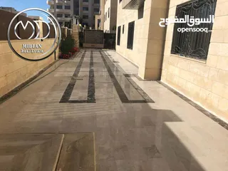  15 شقق ارضية و طوابق مكررة و أخير مع روف للبيع الرابية مساحات 200م مع تراسات و حدائق جديدة لم تسكن بأسع