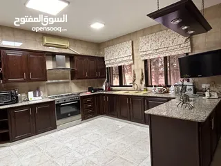  14 فيلا بموقع حيوي ومميز بالصويفية - الرقم المرجعي 13992