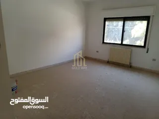  7 في أجمل مناطق عبدون طابق أول 205م بتشطيبات راقية وسعر مميز / ref 9427