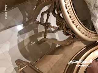  4 كنب إماراتي9 مقاعد  و طقم طربيزات فخم مستورد  يصلح للصالات الكبيره . مميز