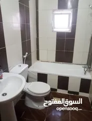  5 شقه فارغه سوبر ديلوكس مساحة 170 متر ط3 فني مصعد غرب دوار العيادات