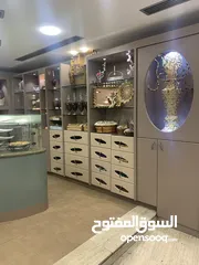  2 محل شوكولاته للبيع