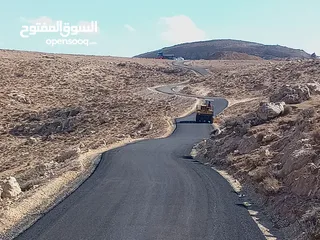  18 تزفيت ساحات وعزل اسطح