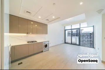  4 علي بعد دقائق من برج خليفه بتوفر شقه مؤنثه بالكامل تشطيب كامل بعرض سعر ممتاز بادر بالحجز ومعرفه التف