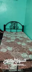  1 single bed without mattress and double queen size bed