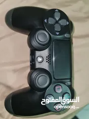  1 يد تحكم بلايستيشن 4 مستعملة في حالة الوكالة
