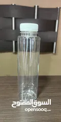  2 زجاجات عصير بلاستكية