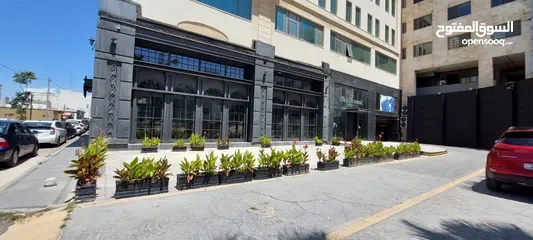  12 مكاتب,مطعم و معارض luxury Offices, Showrooms, restaurant for rent