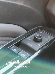  11 VOLKSWAGEN ID.4 CROZZ PRO   مع فتحه بانورما متحركة عداد 9k فقط