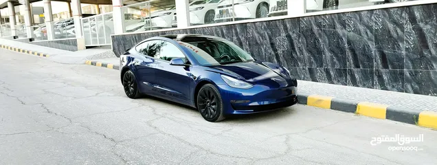  12 تيسلا 2023 model 3 فحص كامل 4 جـــيــــد بدون جمرك بحالة الوكالة لون مميز للبيع بسعر لقطة ومحروووق