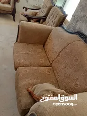  9 طقم كنبايات مستعمل للبيع مع طاولتين بسعر 60دينار قابل للتفاوض