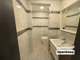  4 شقة سكنية راقية جدا للبيع وقابل للتفاوض.  المساحة 123متر