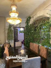  4 طاولة سفرة تفصيل خشب زان مع ثمن كراسي بحالة جيدة جداً